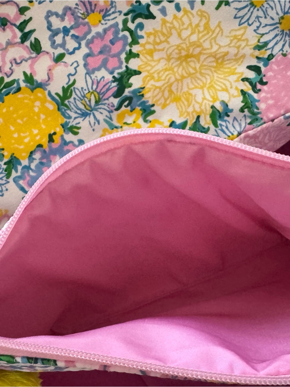 Lilly Pulitzer Ruffle Tote and Pouch Set - Picture 6 of 11